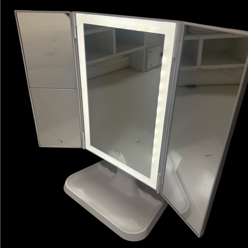 Luxury White Quilted Makeup Mirror Vanity with Lights and Magnification